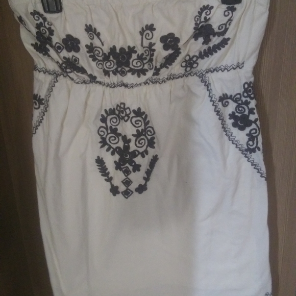 Shoulder strapped top. - Picture 6 of 6